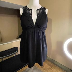 Black gauze and lace juniors dressy Daytrip tunic pre-loved, some fading